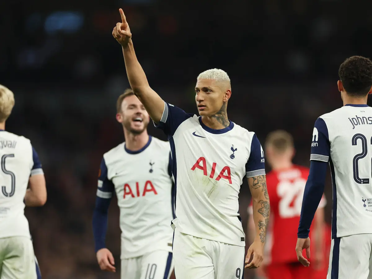 tottenham-vs-az-the-lilywhites-menang-1-0