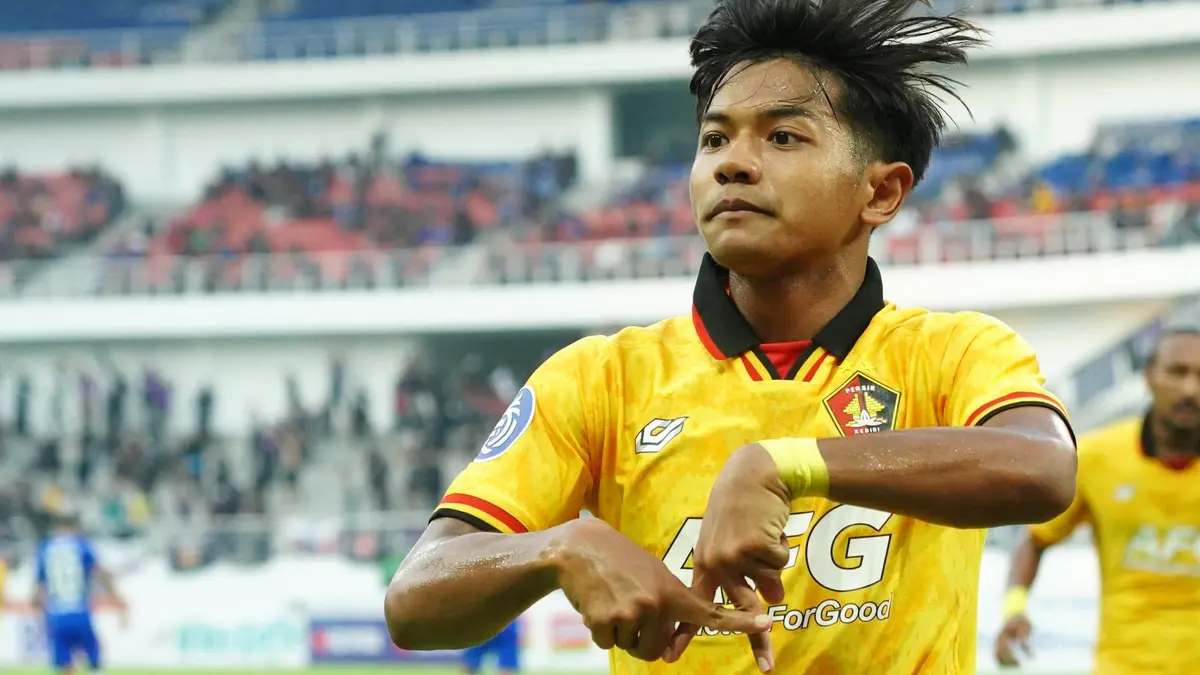 riyanto-abiyoso-bersinar-dengan-brace-persik-kediri-ungguli-dewa-united-di-laga-sengit