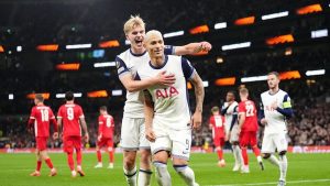 tottenham-vs-az-the-lilywhites-menang-1-0