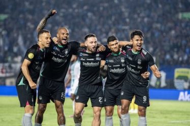 beckham-putra-bawa-persib-unggul-sementara-persib-vs-persita-1-0-di-babak-pertama