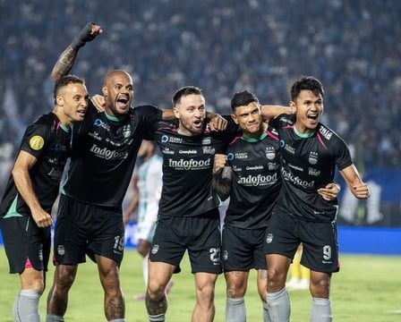 beckham-putra-bawa-persib-unggul-sementara-persib-vs-persita-1-0-di-babak-pertama