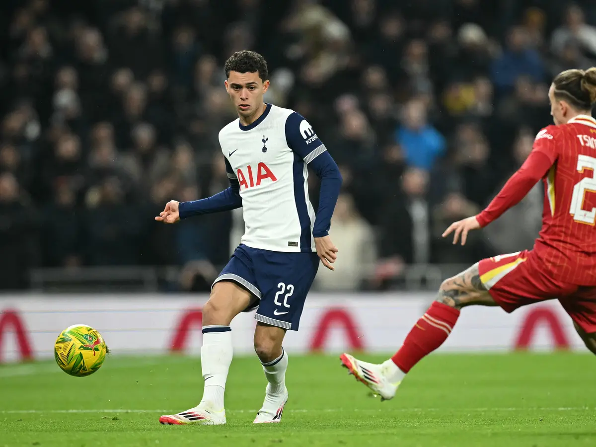 lucas-bergvall-bawa-tottenham-hotspur-menang-tipis-atas-liverpool-di-era-baru-arne-slot