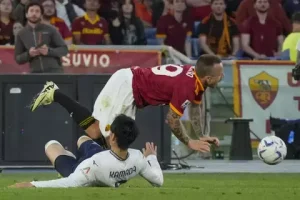 derby-della-capitale-as-roma-menang-dramatis-2-0-atas-lazio-di-menit-menit-akhir