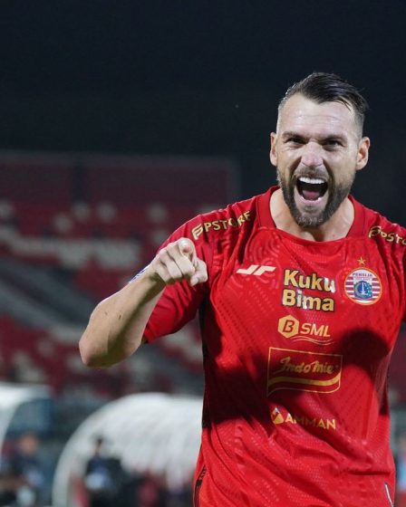 marko-simic-bawa-persija-unggul-di-babak-pertama-tandukan-keras-menangkan-macan-atas-persita-1-0