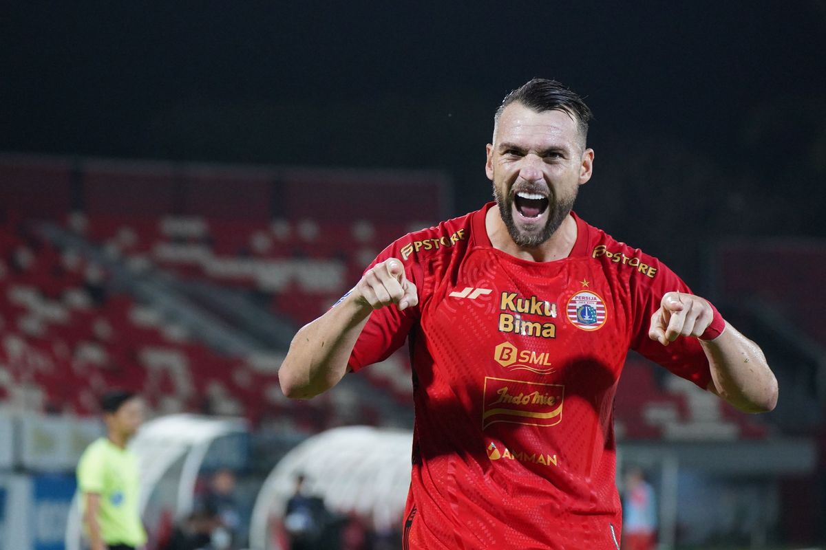 marko-simic-bawa-persija-unggul-di-babak-pertama-tandukan-keras-menangkan-macan-atas-persita-1-0