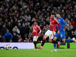 drama-di-old-trafford-mu-kalahkan-rangers-2-1-berkat-gol-telat-bruno-fernandes