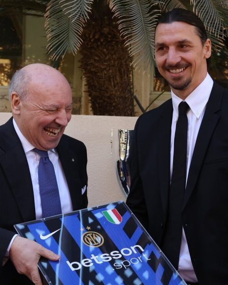 inter-milan-tundukkan-atalanta-2-0-di-piala-super-italia-marotta-berikan-jersey-nerazzurri-kepada-ibrahimovic