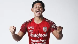 rizky-pellu-dari-kesulitan-di-polandia-hingga-bersinar-di-dewa-united-maciej-gajos-puji-perkembangannya