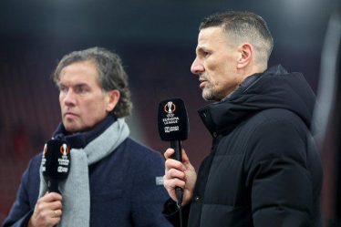 alex-pastoor-kritik-pertahanan-fc-twente-usai-mees-hilgers-cetak-gol-bunuh-diri