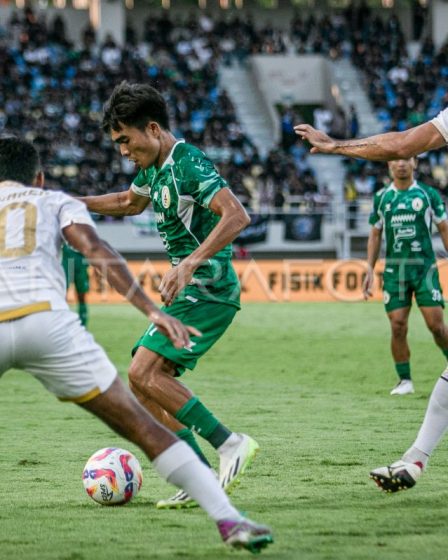 arema-fc-menang-dramatis-5-3-atas-pss-sleman-di-liga-1-setelah-pertandingan-tertunda-85-menit