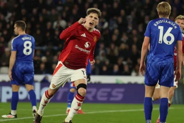 manchester-united-hancurkan-leicester-city-0-3-van-nistelrooy-makin-menderita