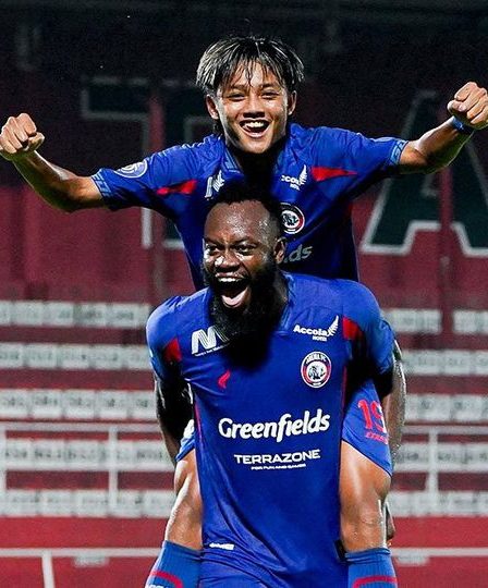 arema-fc-unggul-4-2-atas-barito-putera-keperkasaan-singo-edan-meski-bermain-dengan-10-pemain